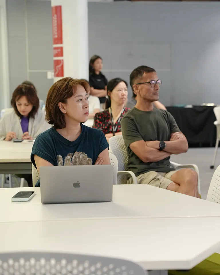 1008 College Book Club 00009